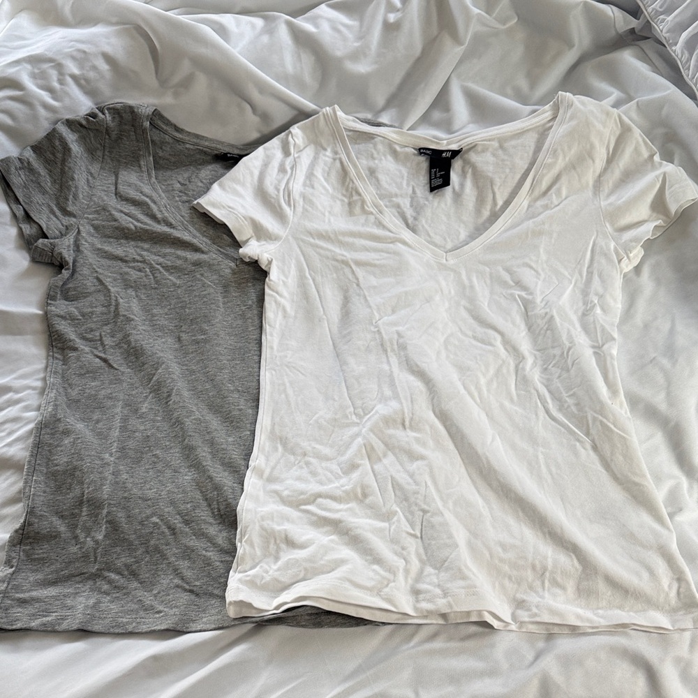 H&M Women's V-Neck Tee - White and Grey